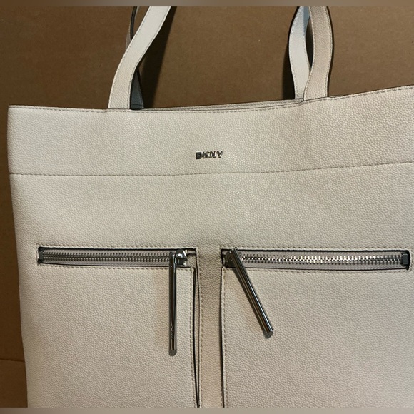 DKNY Cream Tote with Silver Accents new - Picture 4 of 11